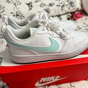 Nike Court Borough Low Recraft teal/white/jade. Kids 6.5/ women’s 8.5